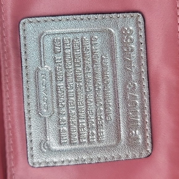 COACH Signature \